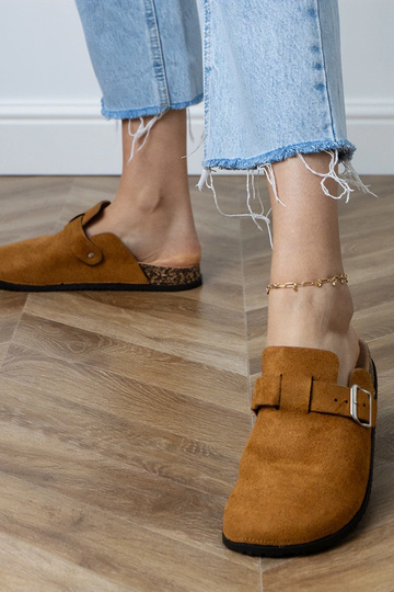 Brązowe klapki zabudowane...