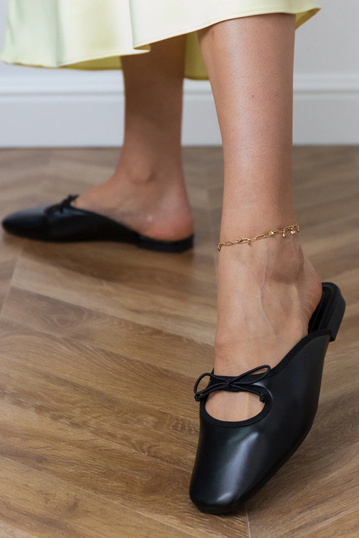 Czarne klapki zabudowane na płaskiej... Czarne klapki zabudowane na płaskiej...