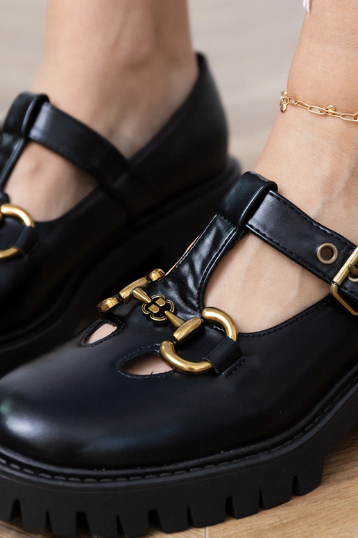 Czarne półbuty na grubej podeszwie ze... Czarne półbuty na grubej podeszwie ze...