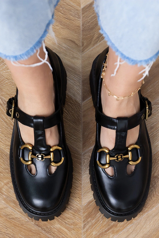 Czarne półbuty na grubej podeszwie ze... Czarne półbuty na grubej podeszwie ze...