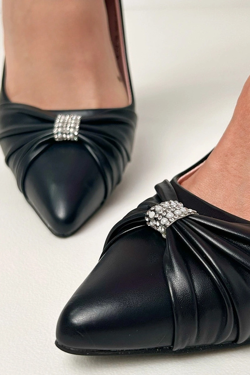 Czarne klasyczne czółenka na szpilce... Czarne klasyczne czółenka na szpilce...