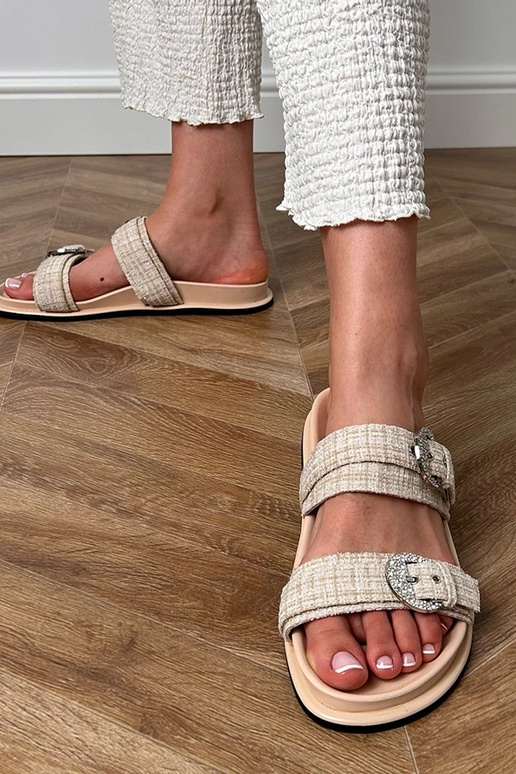 Beżowe klapki z paskami i cyrkoniami... Beżowe klapki z paskami i cyrkoniami...