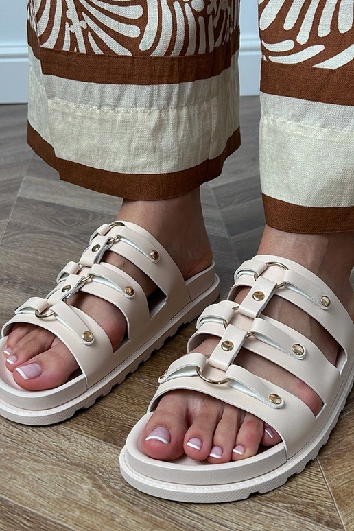 Beżowe klapki rzymskie z ćwiekami... Beżowe klapki rzymskie z ćwiekami...