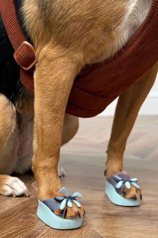 Różowe klapki z klamrami na korkowej... Różowe klapki z klamrami na korkowej...