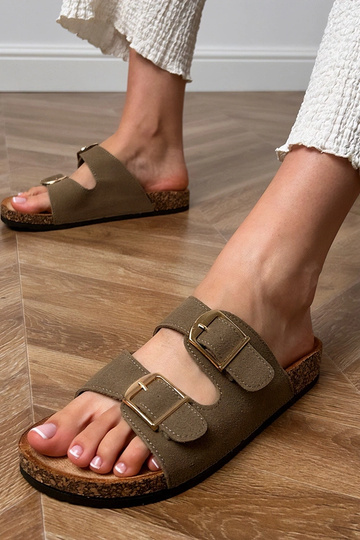 Zielone klapki z klamrami... 2