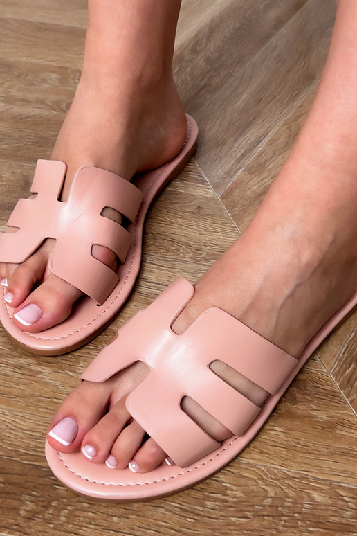 Różowe klapki zdobione wycięciami Ragos Różowe klapki zdobione wycięciami Ragos