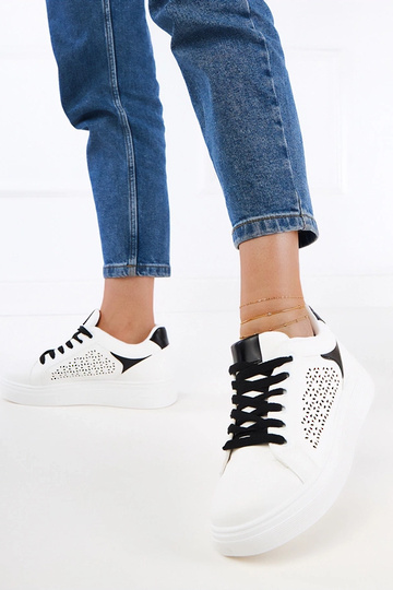 Białe sneakersy z czarnymi wstawkami na platformie Remmi 2