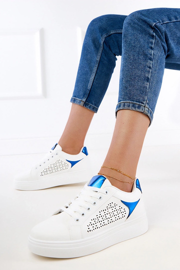 Białe sneakersy z niebieskimi wstawkami na platformie Remmi