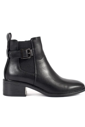 Classic model shoes in...