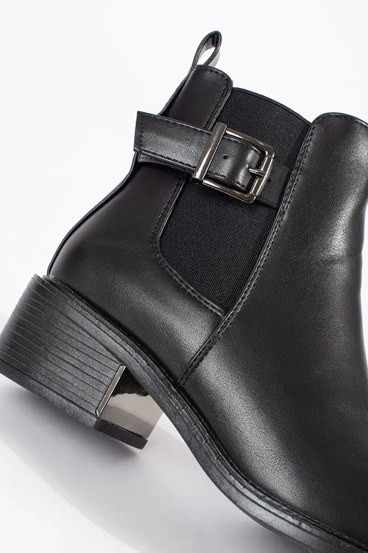 Classic model shoes in black color...