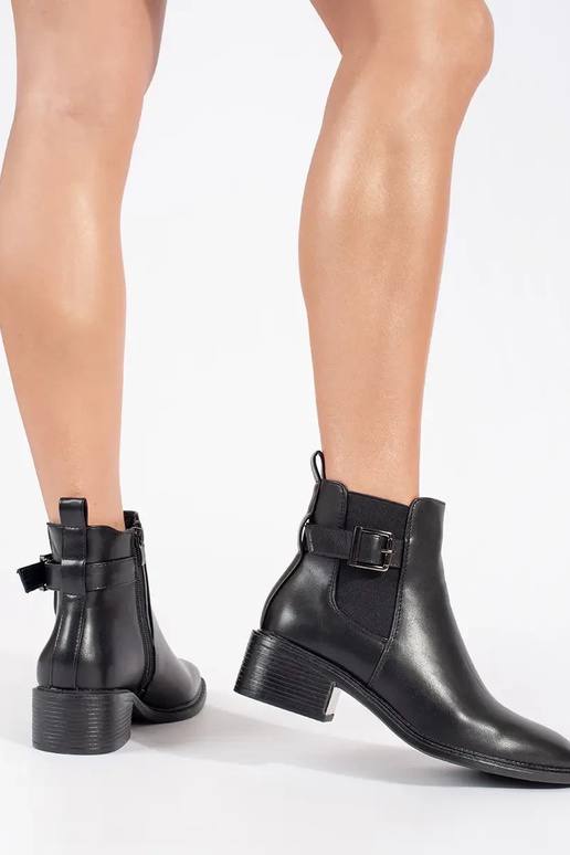 Classic model shoes in black color...