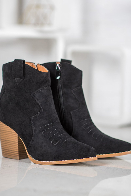 CoInboy style boots Inith heels