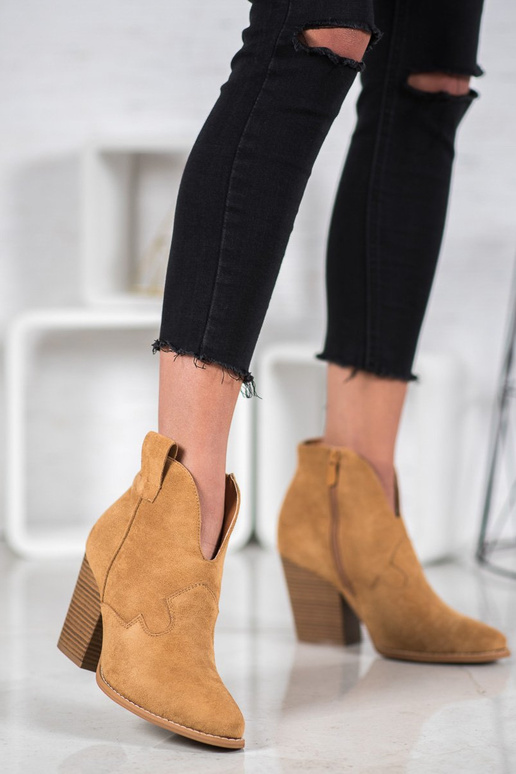 suede CoInboy style boots Inith heels suede CoInboy style boots Inith heels