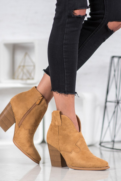 suede CoInboy style boots Inith heels suede CoInboy style boots Inith heels