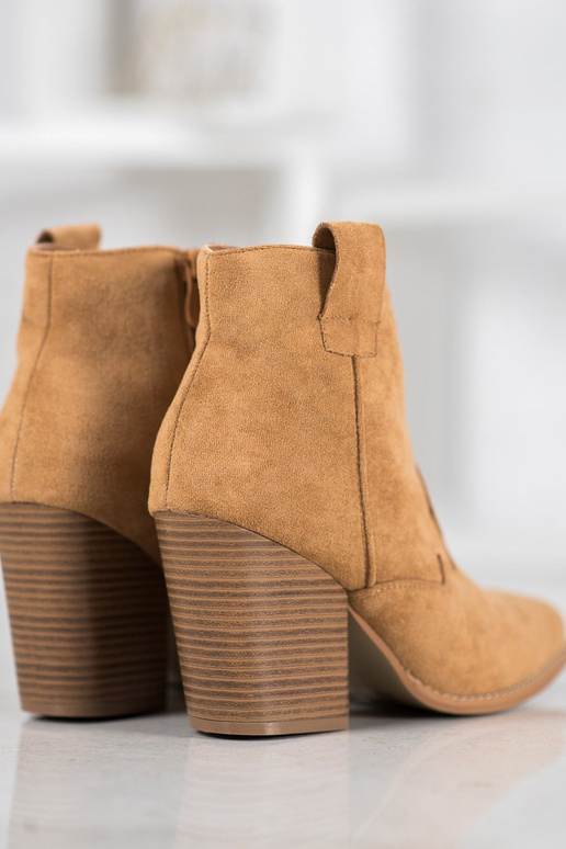 suede CoInboy style boots Inith heels suede CoInboy style boots Inith heels