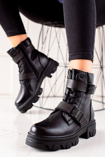 INomens boots Inith black... 2