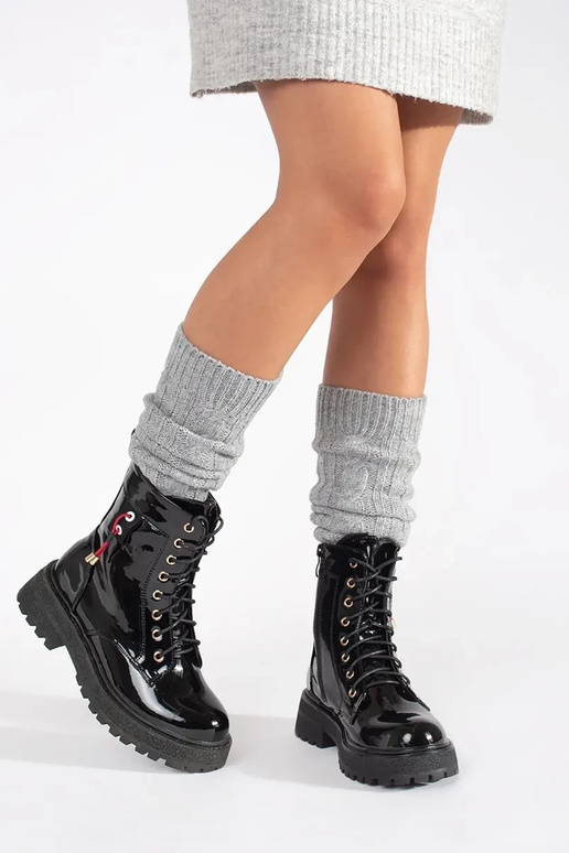 to varnish Lace-up boots