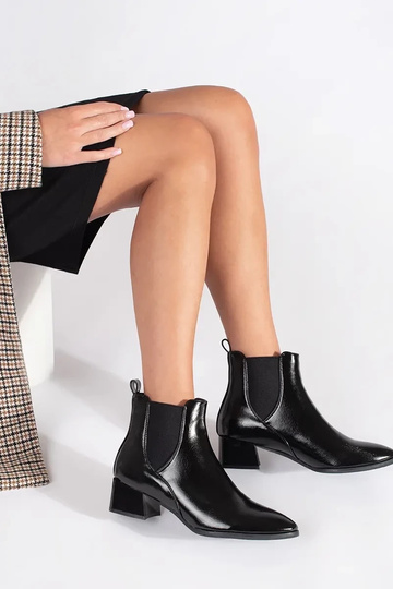 Elegant style INomens boots... 2