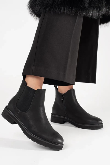 The classic model black... 2