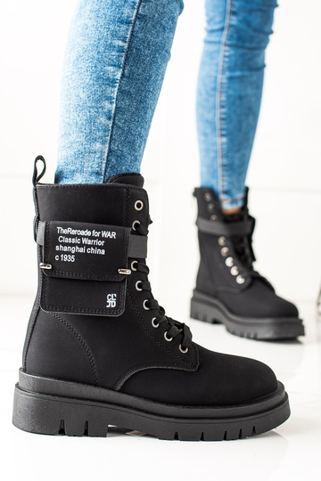black boots Inith pocket 2