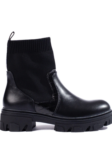 INomens boots Inith a...