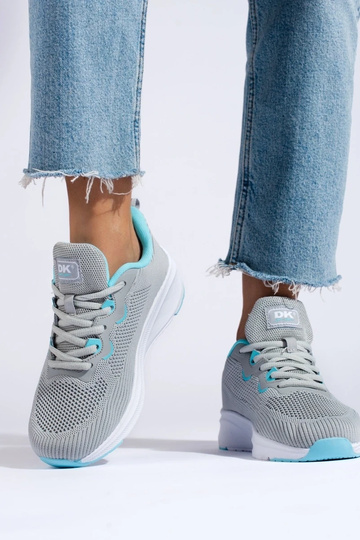 Sporty style shoese with... 2