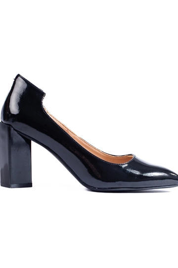 Shoes on the heel  Shelovet...