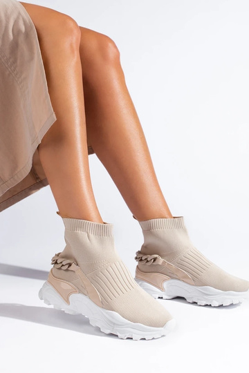 Women's casual shoes... 2