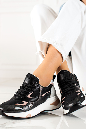 Women's casual shoes... 2