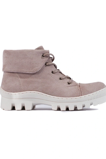 Light purple INomens boots...