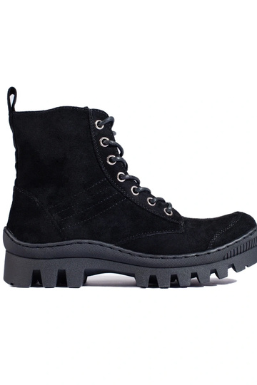 Inith laces Inomens boots...