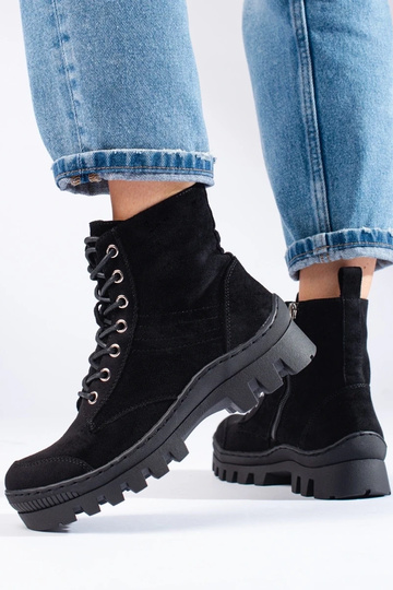 Inith laces Inomens boots... 2
