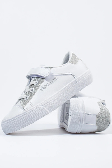 White sports shoes  Shelovet 2