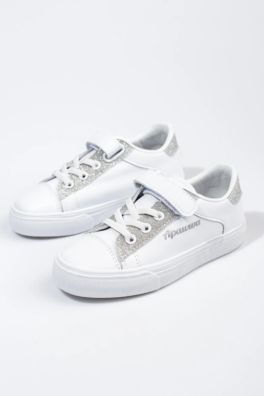 White sports shoes  Shelovet