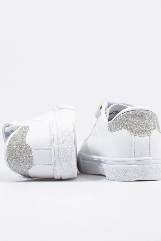 White sports shoes  Shelovet