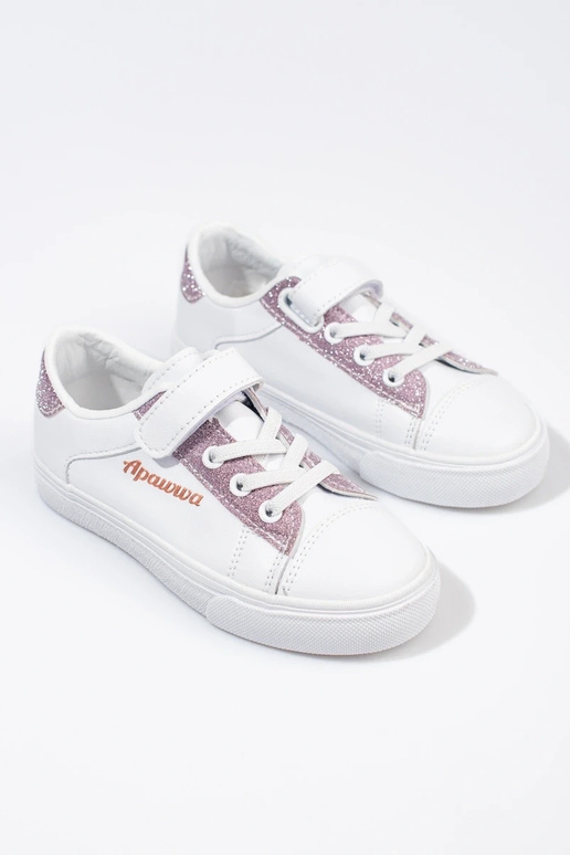 White sports shoes  Shelovet