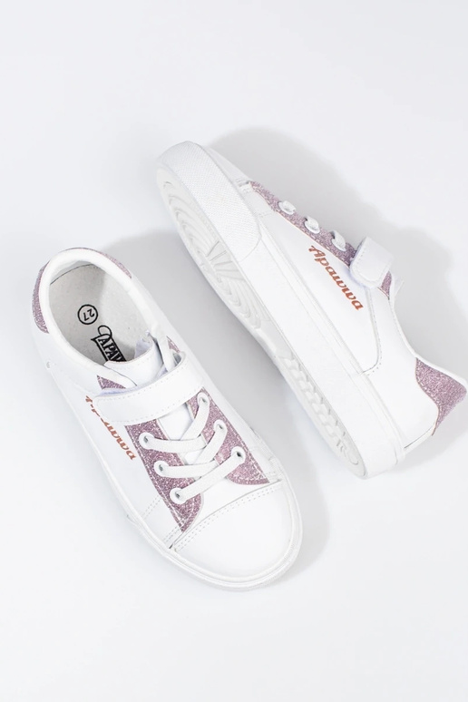 White sports shoes  Shelovet