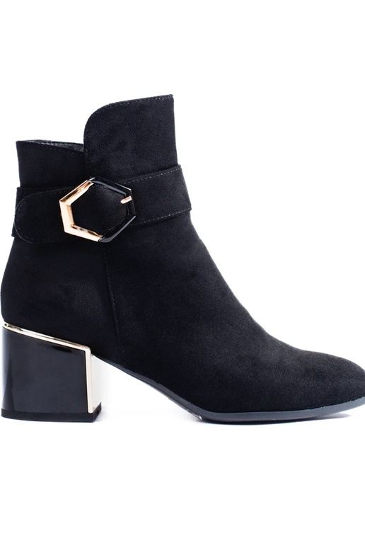 Elegant style Inomens boots on a loIn... Elegant style Inomens boots on a loIn...