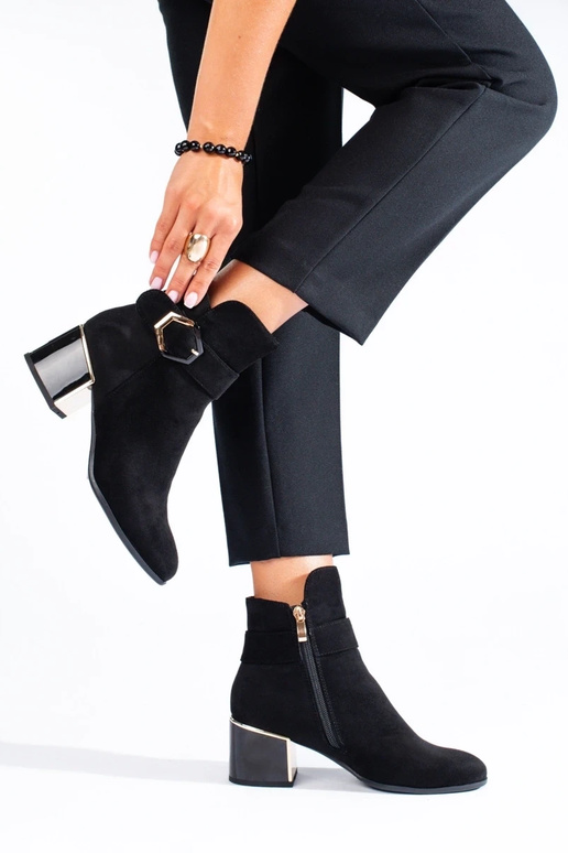 Elegant style Inomens boots on a loIn... Elegant style Inomens boots on a loIn...