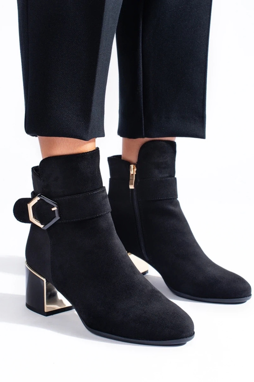 Elegant style Inomens boots on a loIn... Elegant style Inomens boots on a loIn...