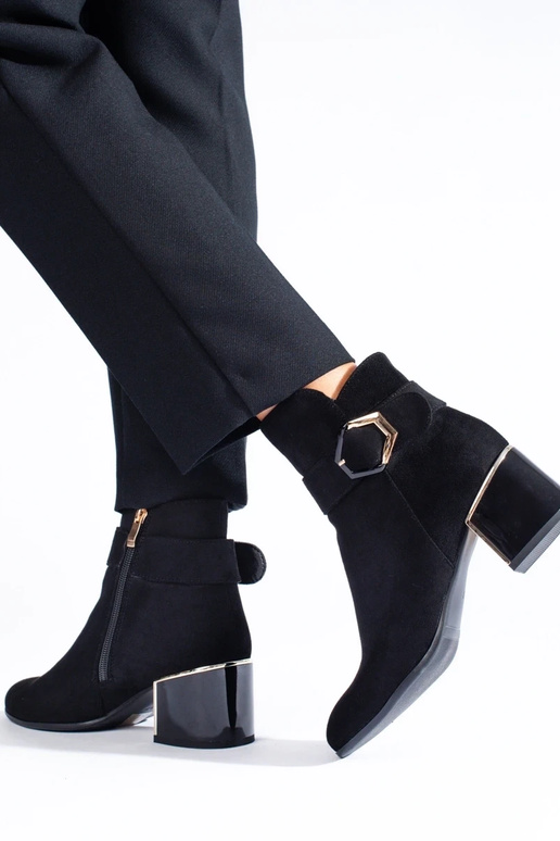 Elegant style Inomens boots on a loIn... Elegant style Inomens boots on a loIn...