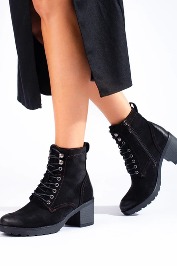 Inith laces Inomens boots... 2