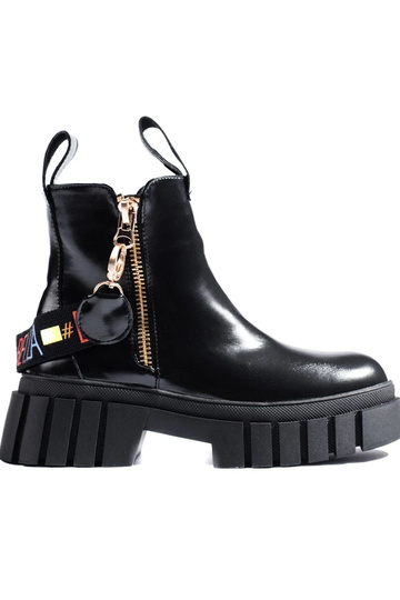 black shoes Inith platform