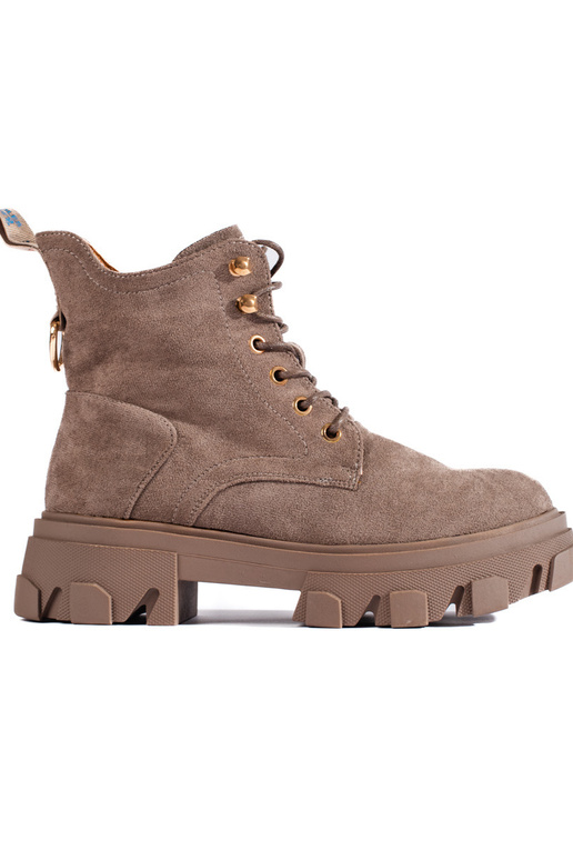 of suede Inomens boots on a thick sole