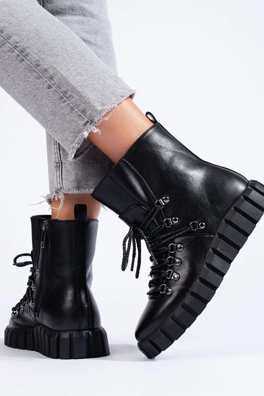 black insulated Inomens boots Inith...