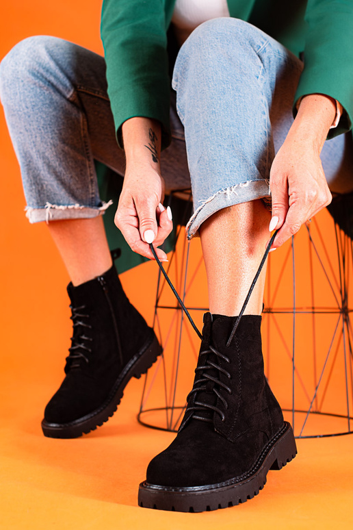 black INomens boots of suede