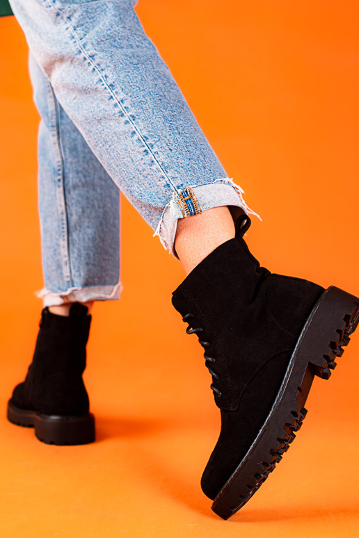 black INomens boots of suede