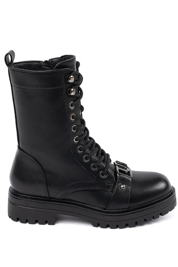 INomens boots Inith a high...
