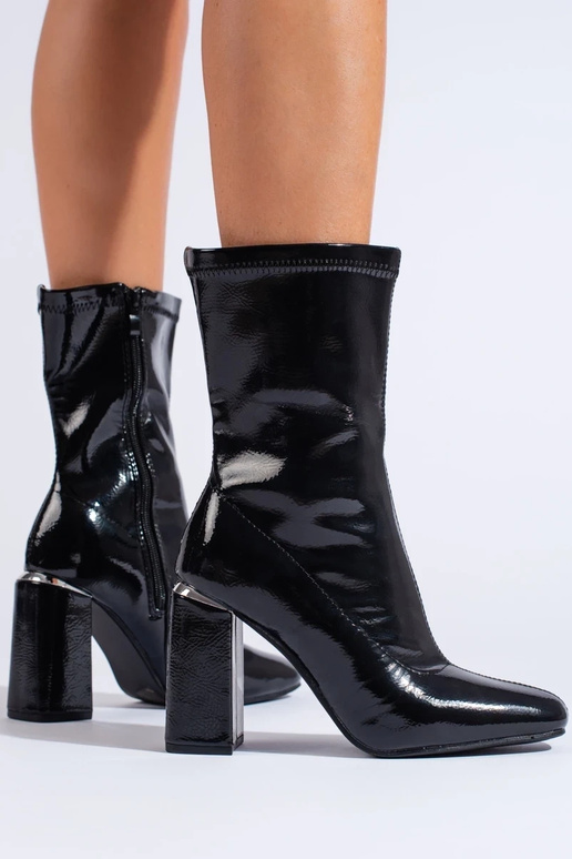 High Inomens boots on the heel made... High Inomens boots on the heel made...