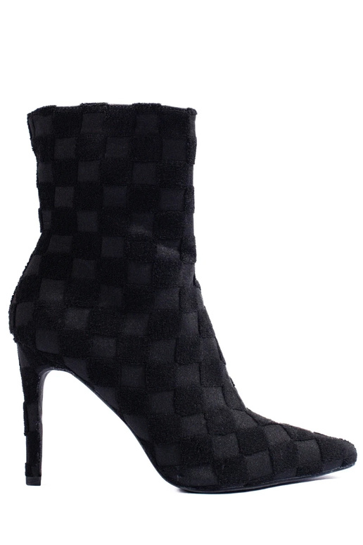 High fitted Inomens boots on a high... High fitted Inomens boots on a high...